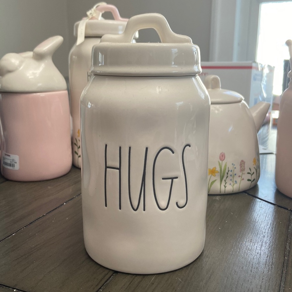 Rae Dunn hugs canister
